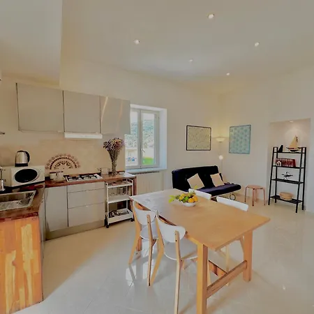 La Casa Immersa Nel Vicino Al Centro Sorrente